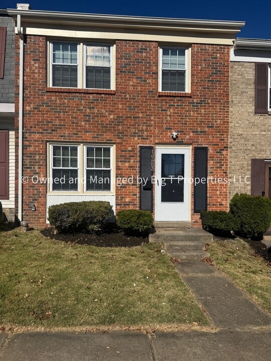 16602 Fern Pl in Woodbridge, VA - Building Photo