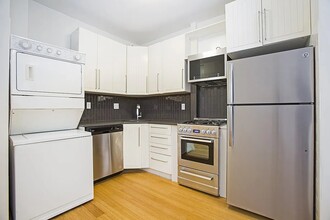 312 W 58th St in New York, NY - Building Photo - Building Photo