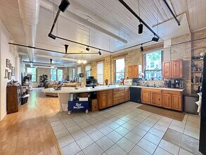1848 W Henderson St, Unit A06C in Chicago, IL - Building Photo - Building Photo