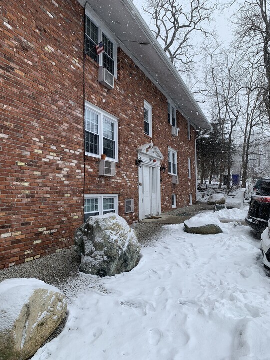 70 Metcalf Ave in North Providence, RI - Building Photo