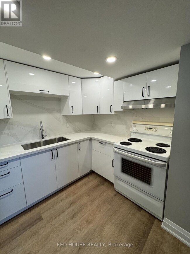 52 Charlbrook Ave in Barrie, ON - Building Photo - Building Photo