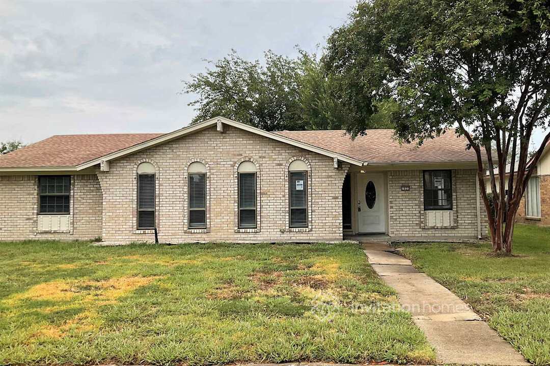 1825 Crockett St in Garland, TX - Building Photo