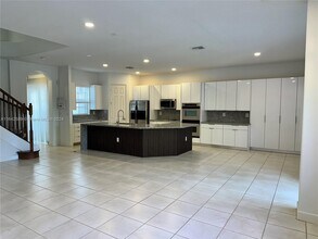 11388 NW 68th St in Doral, FL - Building Photo - Building Photo