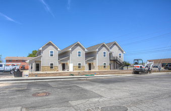 1070 E Cedar St in Seguin, TX - Building Photo - Building Photo