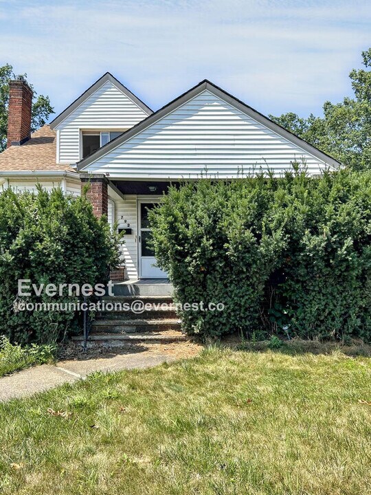 792 E 232nd St in Euclid, OH - Building Photo