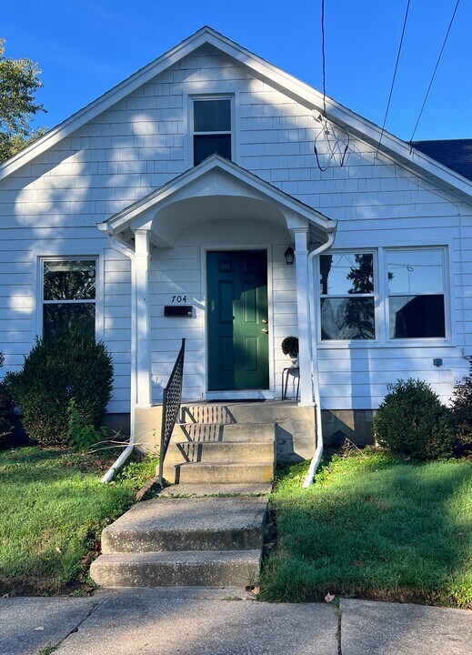 704 Hale Ave in Ashland, OH - Building Photo