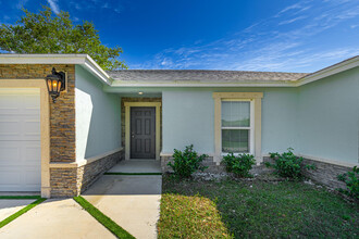 2372 SE Maslan Ave in Port St. Lucie, FL - Building Photo - Building Photo