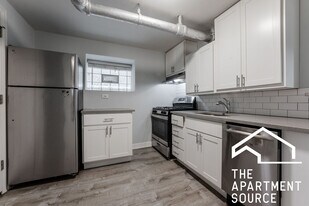 5043 N Damen Ave, Unit 1W in Chicago, IL - Building Photo