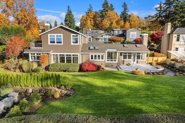 10321 NE 55th St in Kirkland, WA - Building Photo - Building Photo