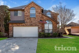 1205 Laurel Ln in Grapevine, TX - Building Photo