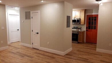 1627 Logan St in Anchorage, AK - Building Photo - Building Photo