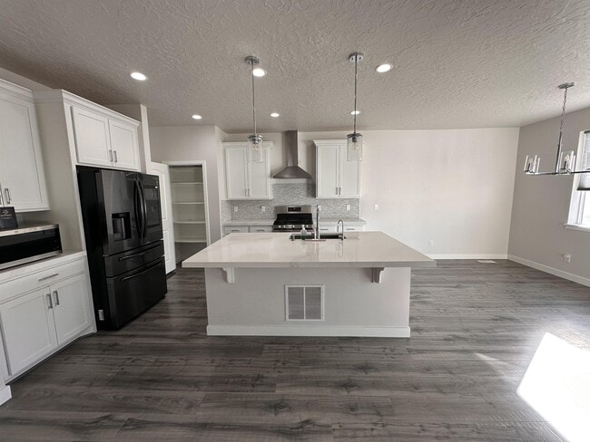 121 N Independence Way in Saratoga Springs, UT - Building Photo - Building Photo