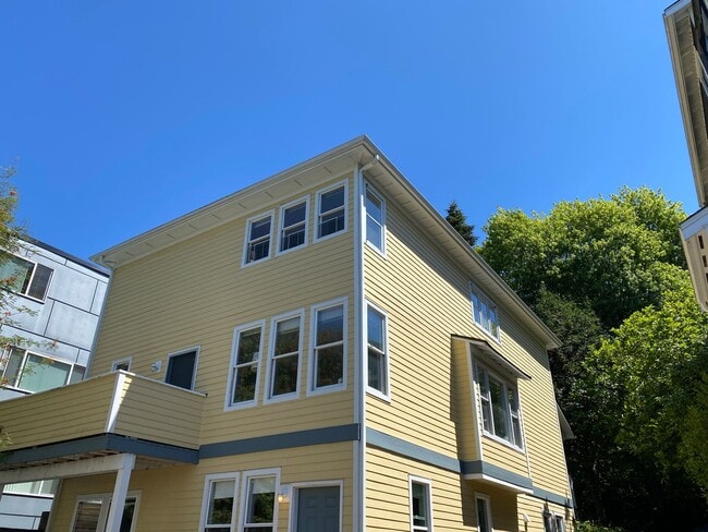 733 Belmont Pl E in Seattle, WA - Building Photo - Building Photo