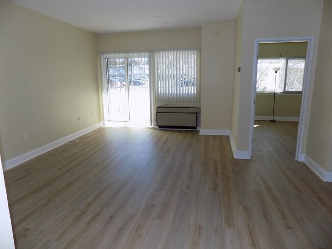 200 Cove Way, Unit 119 in Quincy, MA - Foto de edificio - Building Photo