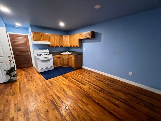 727 Newark Ave in Jersey City, NJ - Building Photo - Building Photo