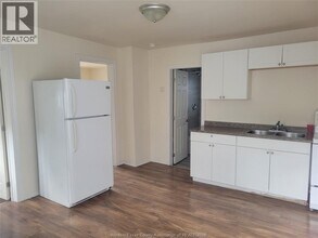 583 Janette Ave in Windsor, ON - Foto de edificio - Building Photo