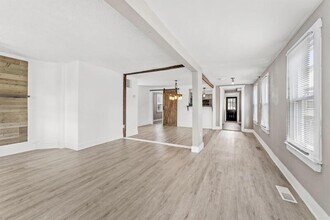 810 Plum St in Wyandotte, MI - Foto de edificio - Building Photo