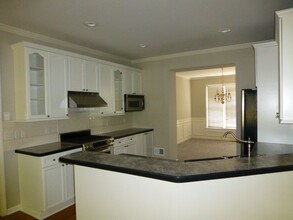 6875 Ridgefield Dr in Alpharetta, GA - Building Photo - Building Photo