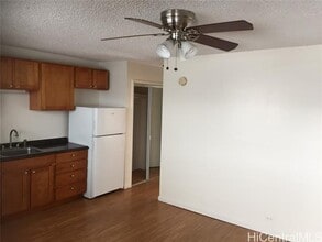 2407 Tusitala St in Honolulu, HI - Building Photo - Building Photo