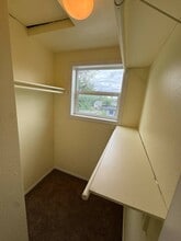 2103 Broadway St NE, Unit Room for Rent #1 in Salem, OR - Building Photo - Building Photo