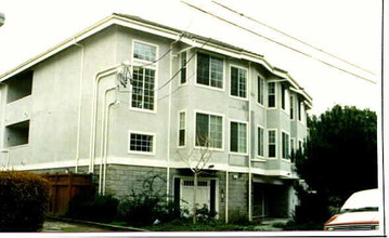 1317 Russell Way in Hayward, CA - Building Photo - Building Photo