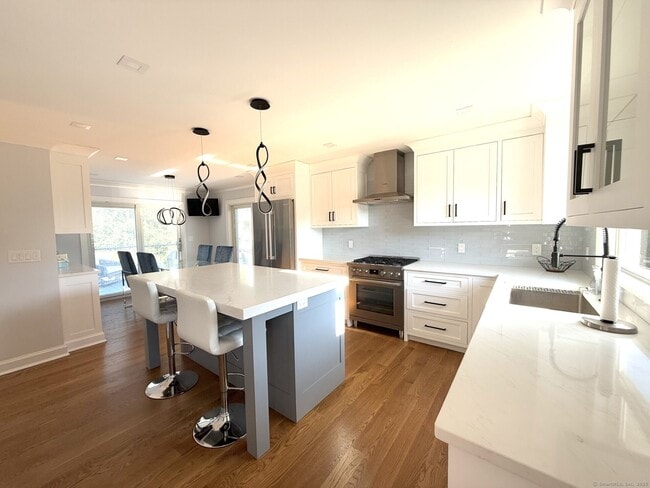 1 Sandy Way in Fairfield, CT - Building Photo - Building Photo