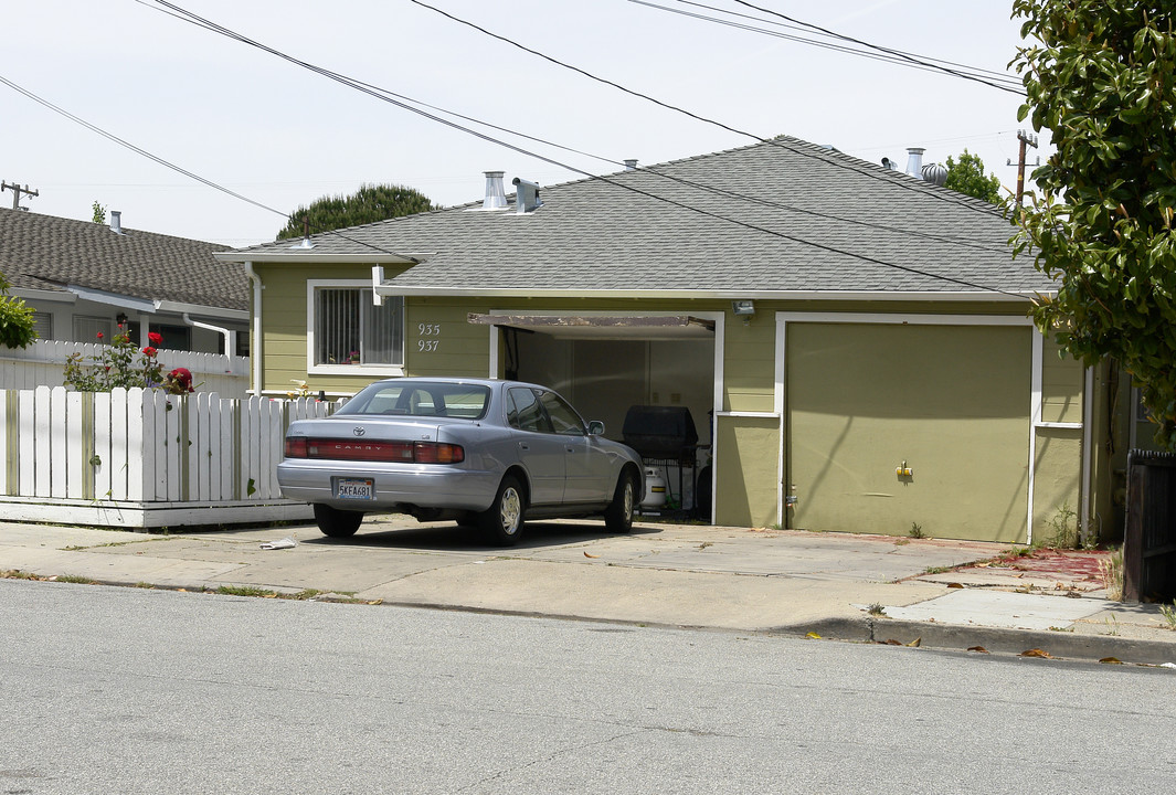 935 Rose Ave in Redwood City, CA - Foto de edificio