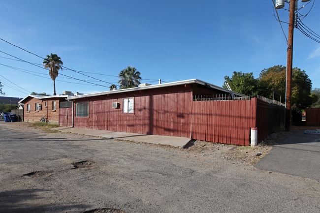 Alvernon Apartments in Tucson, AZ - Building Photo - Building Photo