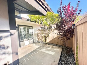 2161 Poppy Dr in Tustin, CA - Building Photo - Building Photo