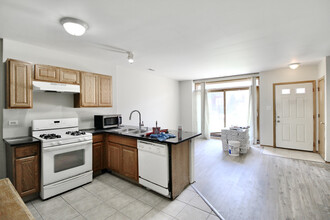 2716 W Polk St-Unit -2 in Chicago, IL - Building Photo - Building Photo