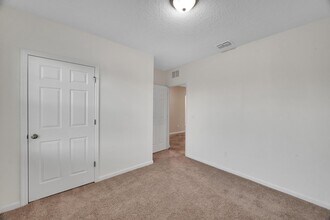 2538 SE Rock Springs Dr in Port St. Lucie, FL - Building Photo - Building Photo