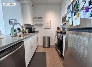 52-03 Center Blvd in Queens, NY - Building Photo - Building Photo