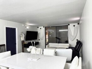 7770 Tahiti Ln, Unit 2020 in Greenacres, FL - Foto de edificio - Building Photo