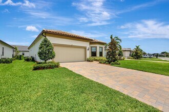 357 SE Filoli Dr in Port St. Lucie, FL - Building Photo - Building Photo