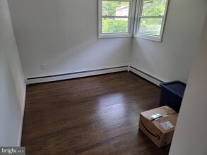 1639 Perkins Ln in Beverly, NJ - Building Photo - Building Photo