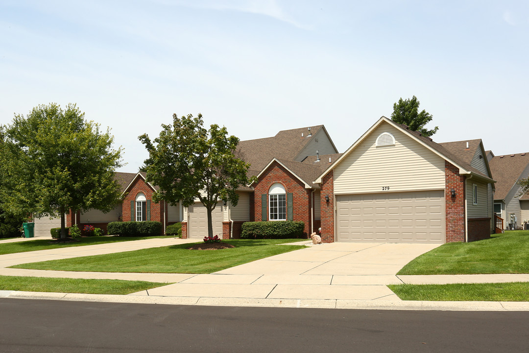 Woodfield Square Condominiums in Brighton, MI - Building Photo