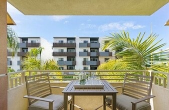 1222 S Westgate Ave in Los Angeles, CA - Building Photo - Building Photo