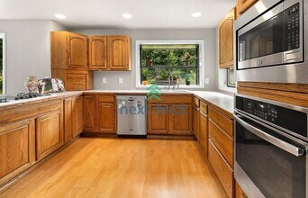 9218 215th Ave NE in Redmond, WA - Building Photo - Building Photo
