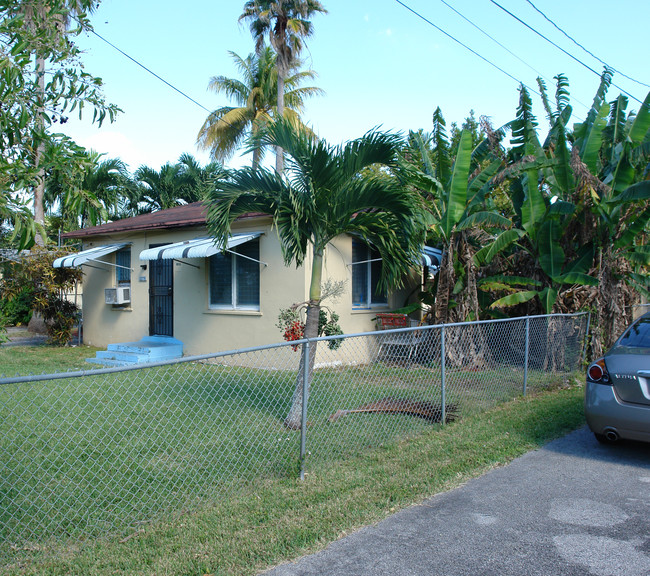 9375 NW 8th Ave in Miami, FL - Building Photo - Building Photo