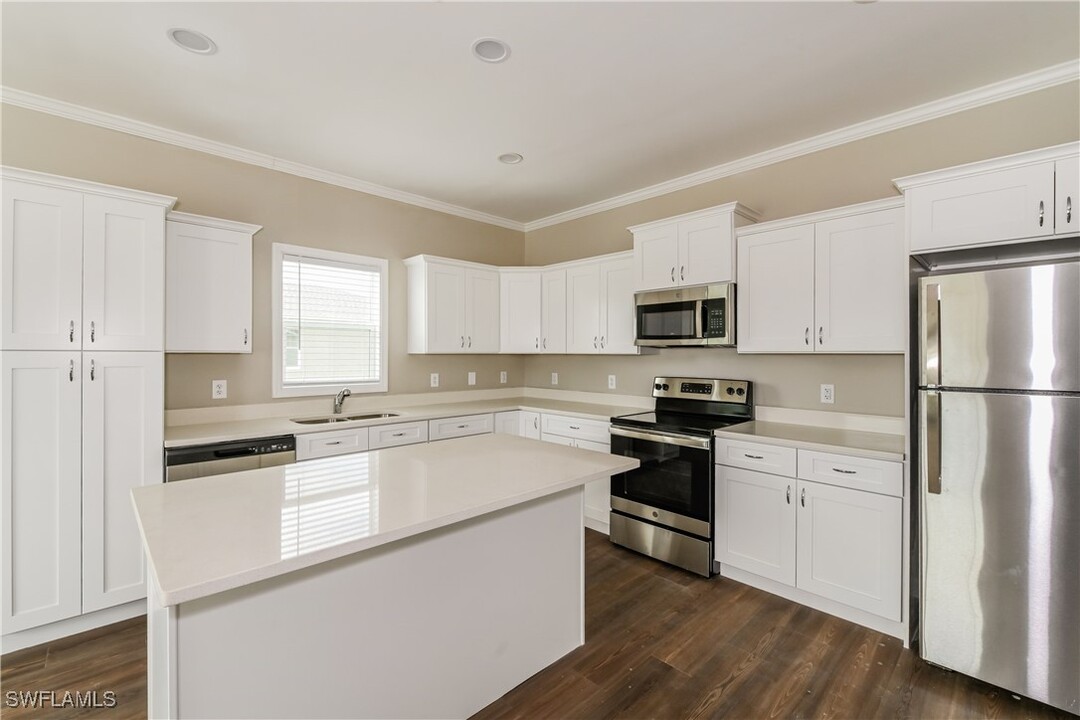 863 Grant Blvd in Lehigh Acres, FL - Building Photo