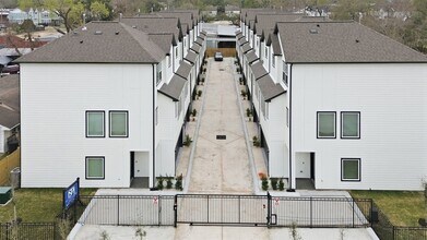 9405 D Hammerly Blvd in Houston, TX - Building Photo - Building Photo