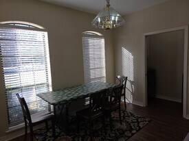 712 Yorktown Ct in Longview, TX - Building Photo