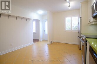 8 Lynndale Rd in Toronto, ON - Building Photo - Building Photo