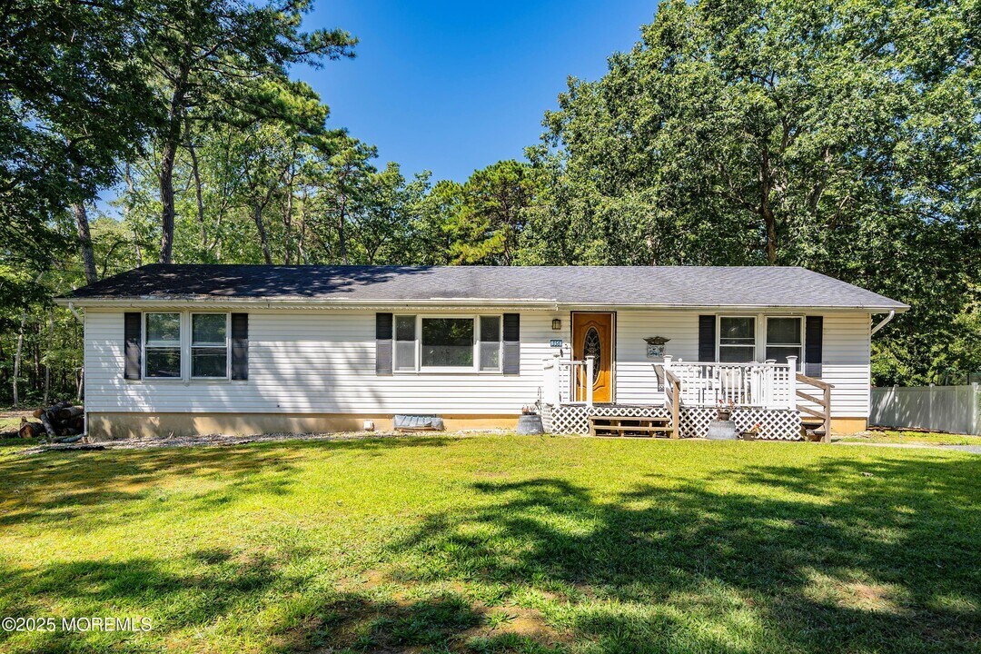 356 Cedar Swamp Rd in Jackson Township, NJ - Building Photo