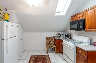 41 Alto St, Unit 2 in Cranston, RI - Building Photo - Building Photo