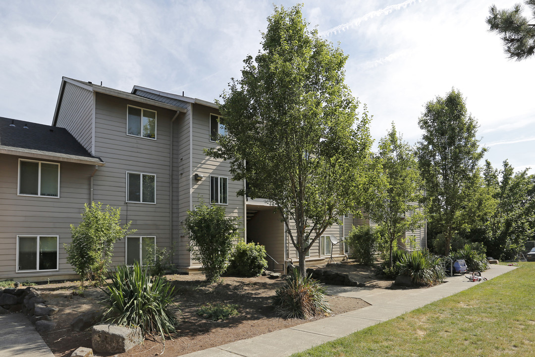 Kona Gardens Apartments in Milwaukie, OR - Foto de edificio