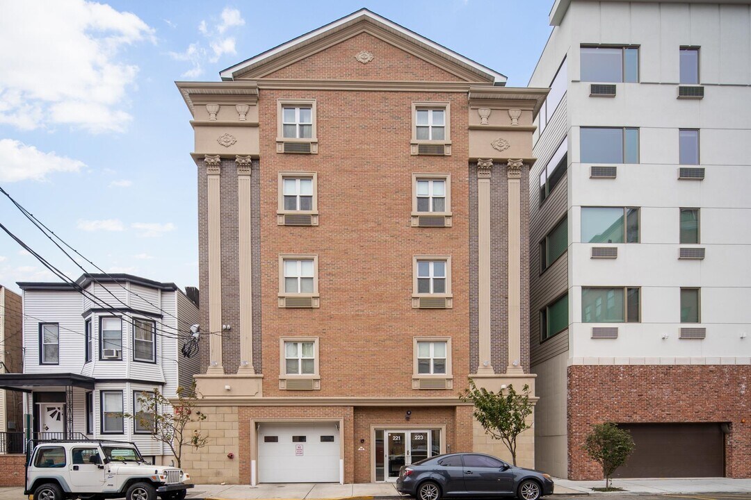 221 62nd St in West New York, NJ - Building Photo