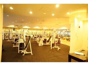 5600 Collins Ave, Unit 4P in Miami Beach, FL - Foto de edificio - Building Photo