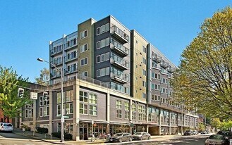 2440 Western Ave, Unit 615 in Seattle, WA - Building Photo