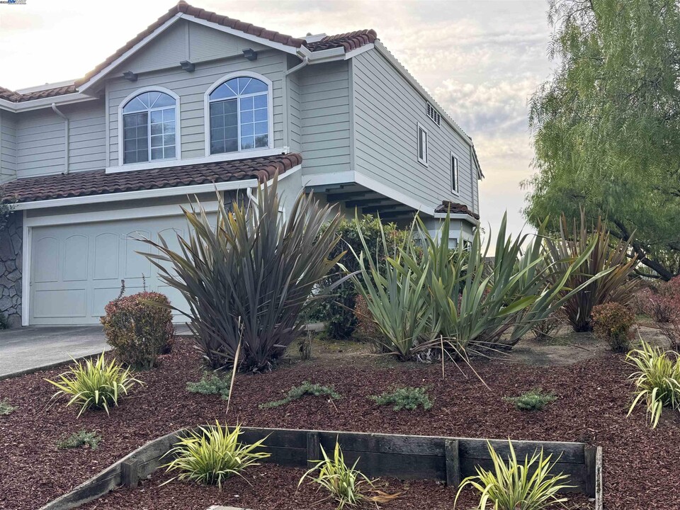 20800 Edgewood Cir in Castro Valley, CA - Building Photo